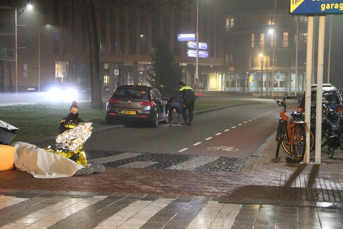 Maaltijd bezorger aangereden op zebrapad