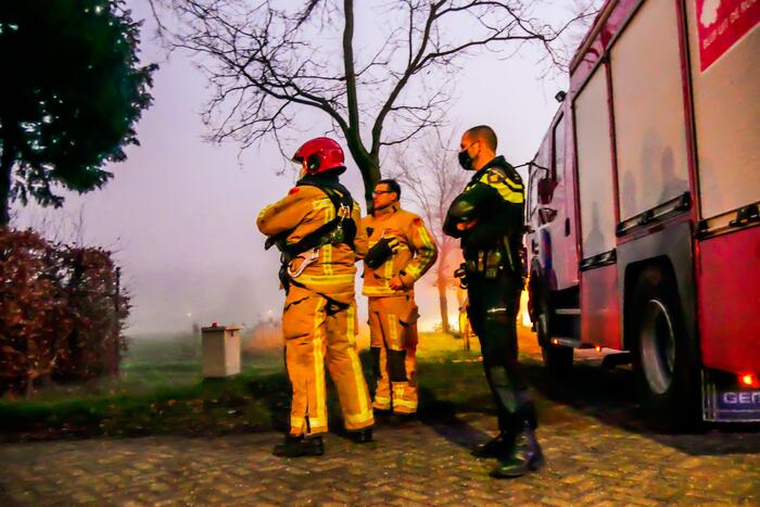 Brandweer blust schoorsteenbrand