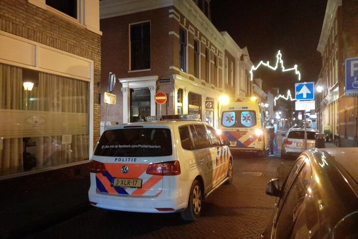 Personenauto en scooter met elkaar in botsing