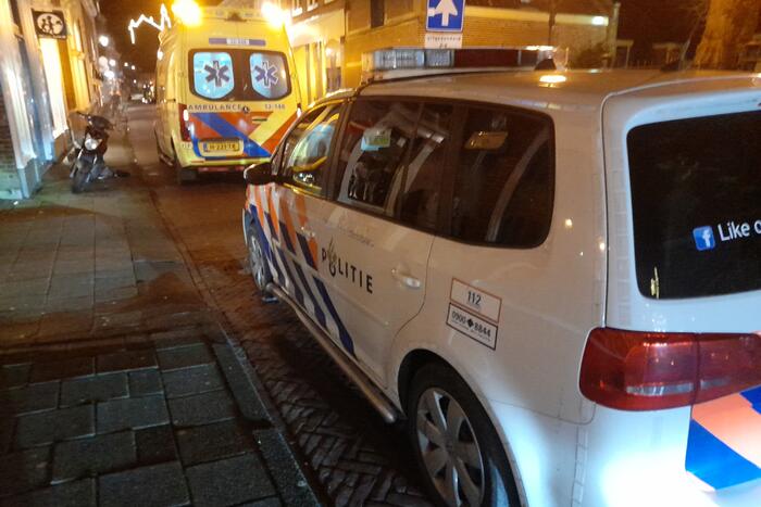 Personenauto en scooter met elkaar in botsing