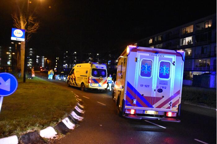 Personenauto totalloss na botsing tegen boom