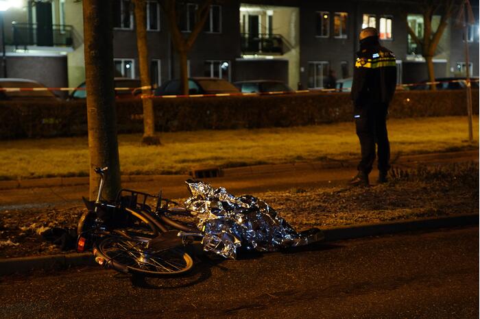 Fietsster neergestoken