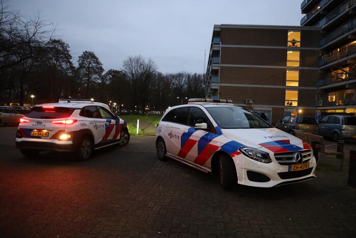 Grondstoffen voor drugs-productie in flatwoning aangetroffen