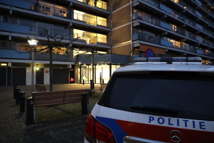 Grondstoffen voor drugs-productie in flatwoning aangetroffen
