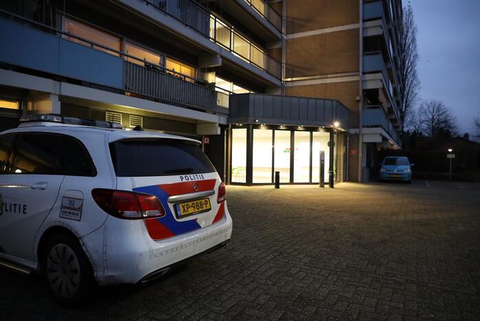 Grondstoffen voor drugs-productie in flatwoning aangetroffen