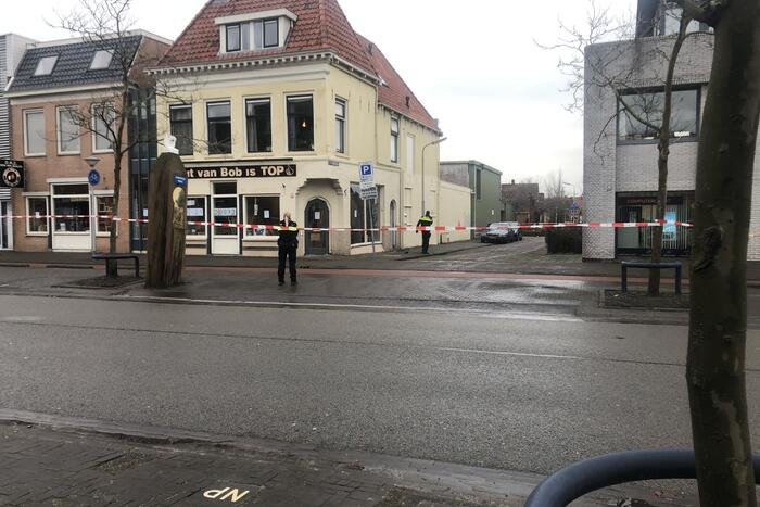 Straat afgezet en grote politie-inzet voor verward persoon