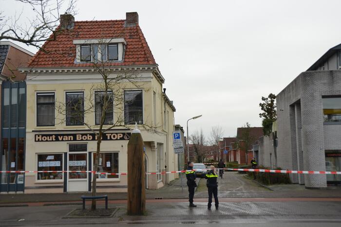 Straat afgezet en grote politie-inzet voor verward persoon