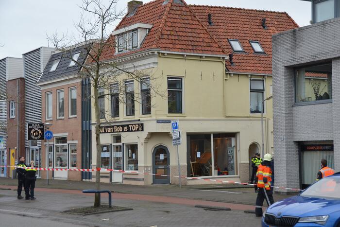 Straat afgezet en grote politie-inzet voor verward persoon