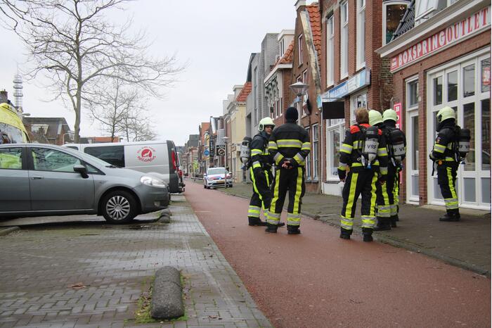 Straat afgezet en grote politie-inzet voor verward persoon