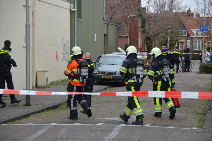 Straat afgezet en grote politie-inzet voor verward persoon