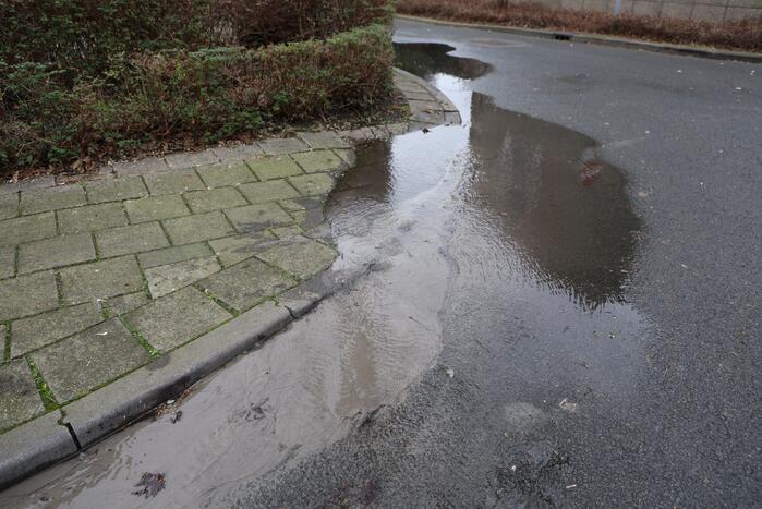 Stoep verzakt langzaam door waterlekkage