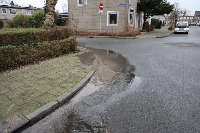 Stoep verzakt langzaam door waterlekkage