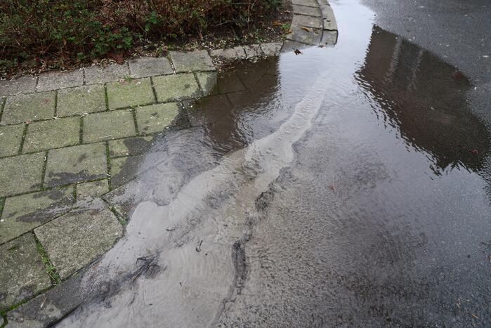 Stoep verzakt langzaam door waterlekkage