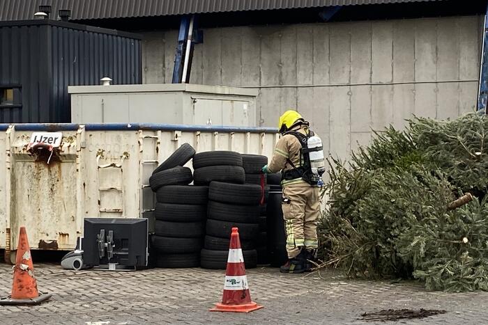 Brandweer doet onderzoek naar vat met onbekende stof
