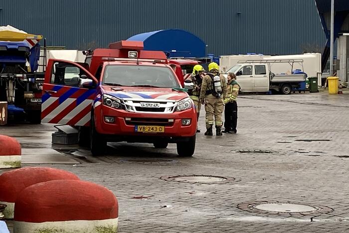Brandweer doet onderzoek naar vat met onbekende stof