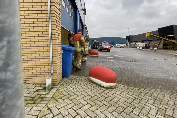 Brandweer doet onderzoek naar vat met onbekende stof