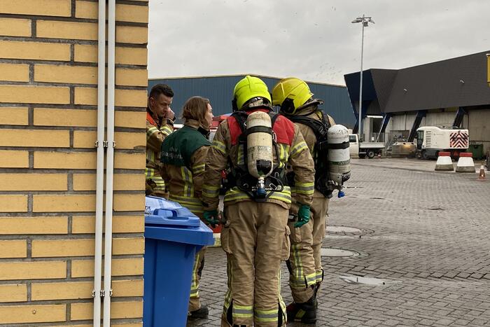 Brandweer doet onderzoek naar vat met onbekende stof