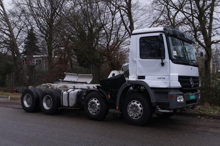 Vrachtwagen verliest betonmixer