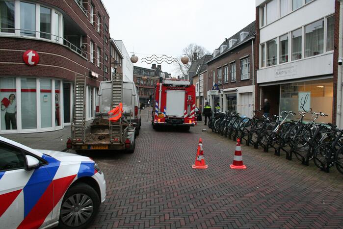 Gaslekkage in winkelstraat
