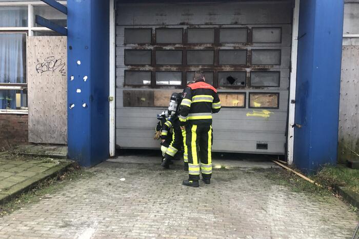 Brandweer stampt brandt uit in oud pand