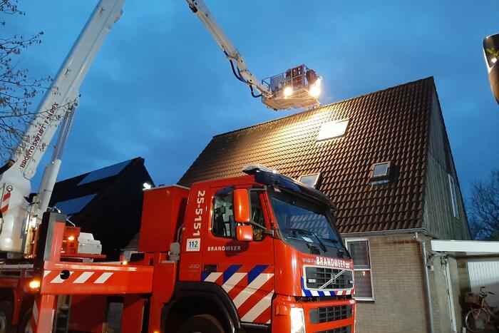 Brand in schoorsteen van woning