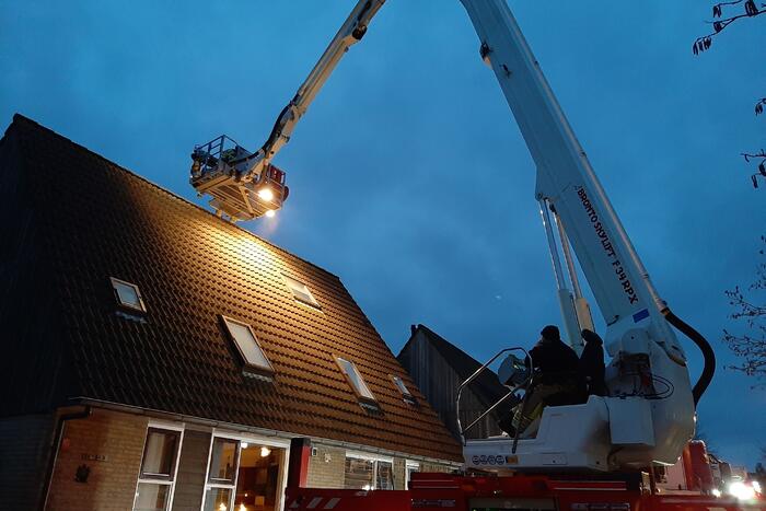 Brand in schoorsteen van woning