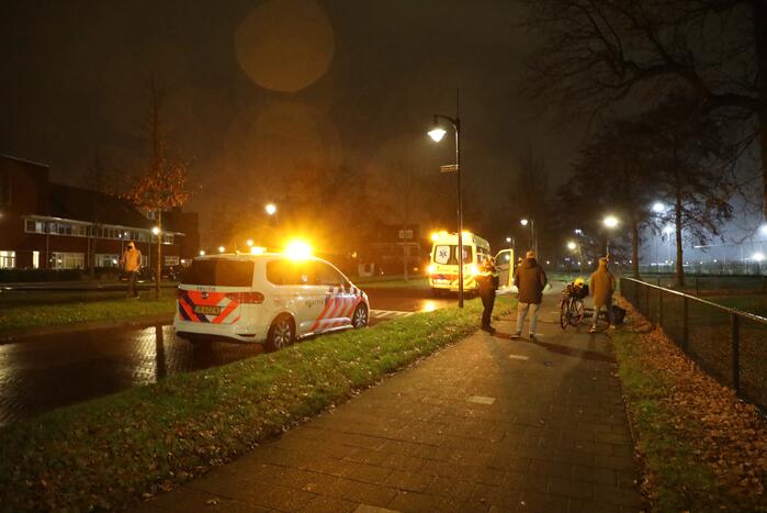 Fietser onderuit op fietspad