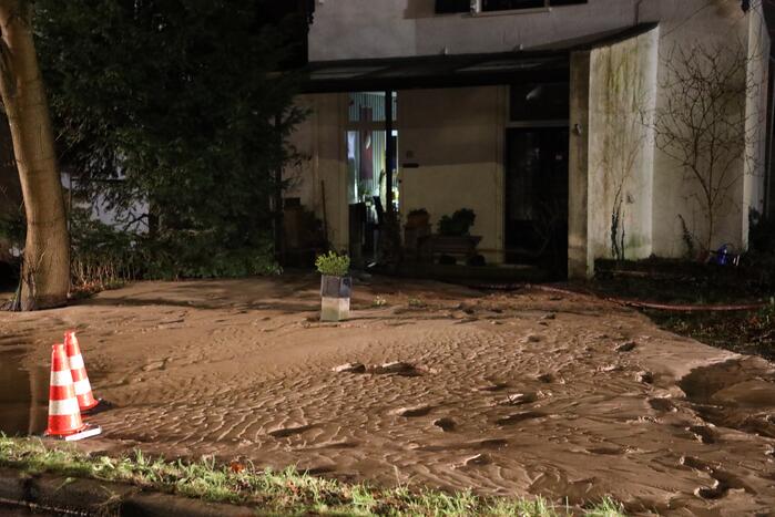 Waterballet door breuk in leiding