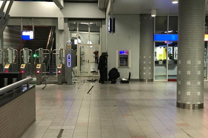 Plofkraak op pinautomaat station