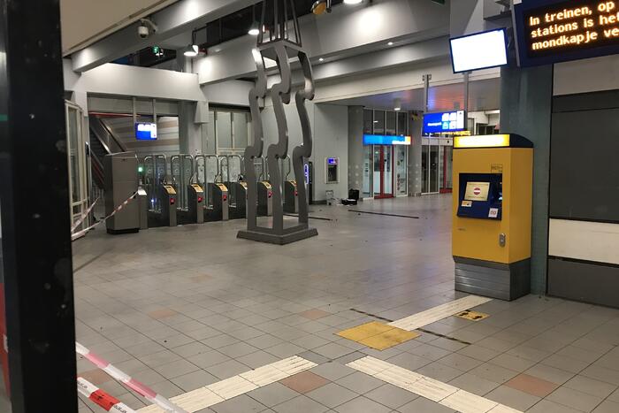 Plofkraak op pinautomaat station