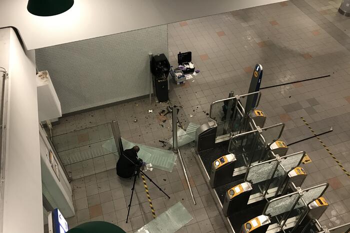 Plofkraak op pinautomaat station