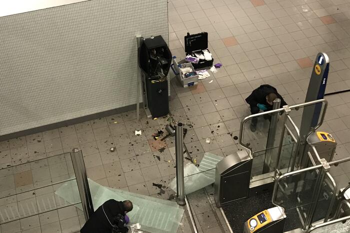 Plofkraak op pinautomaat station