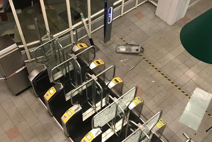 Plofkraak op pinautomaat station