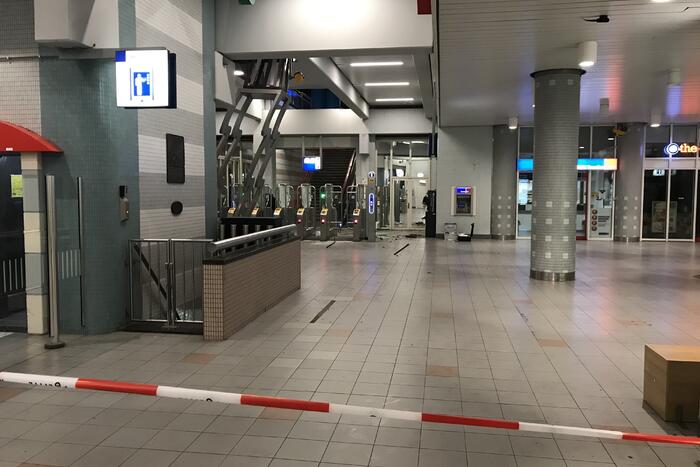 Plofkraak op pinautomaat station