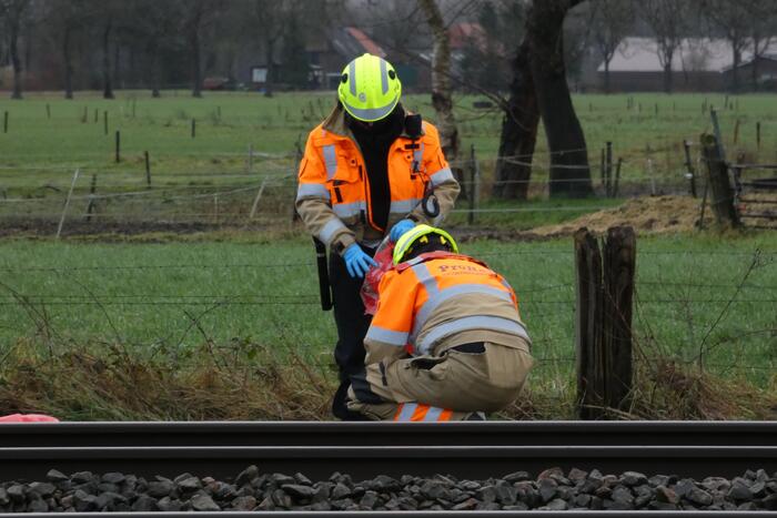 Dode na botsing met trein op onbewaakte spoorwegovergang