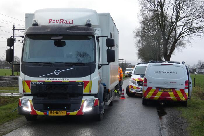 Dode na botsing met trein op onbewaakte spoorwegovergang