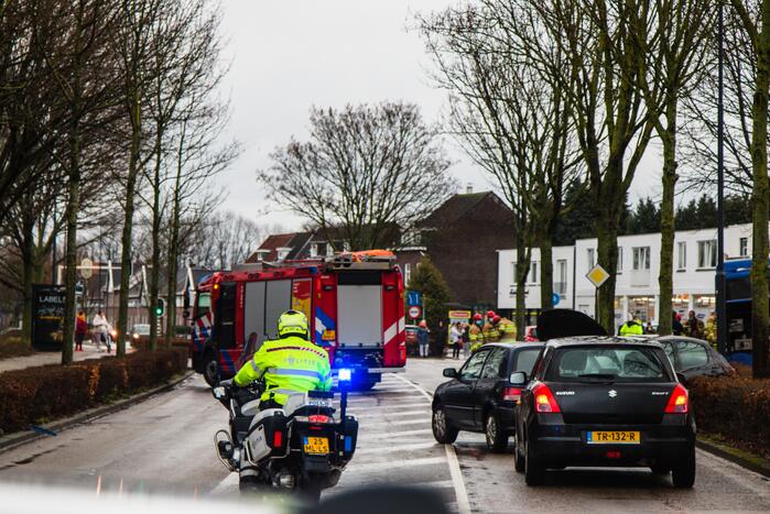 Lijnbus op boom gebotst