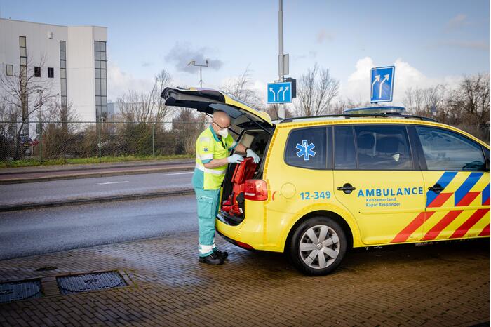 Brommerrijder gewond bij botsing met auto