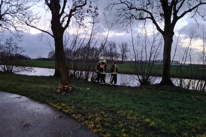 Kinderfiets gevonden langs de waterkant