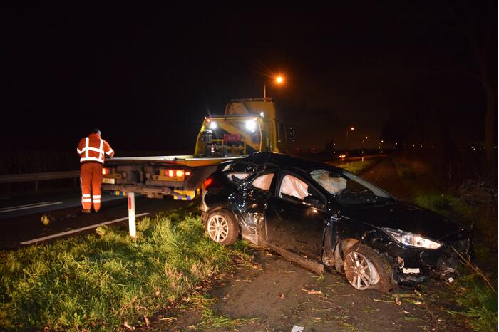 Auto in berm belandt