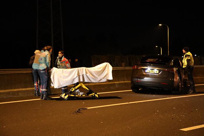 Enorme schade na crash met Tesla op RIMOB
