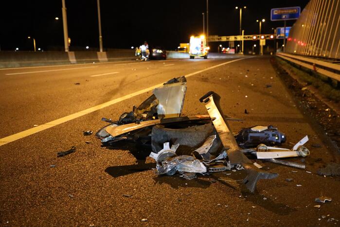 Enorme schade na crash met Tesla op RIMOB