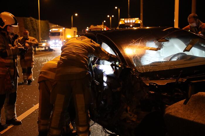 Enorme schade na crash met Tesla op RIMOB