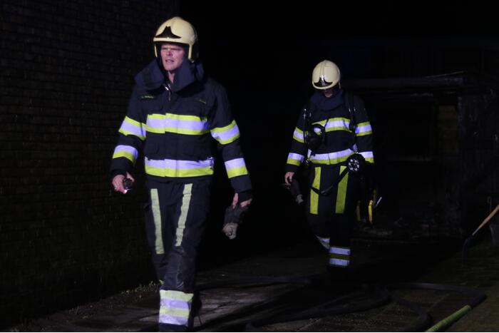 Schuur compleet verwoest door felle brand