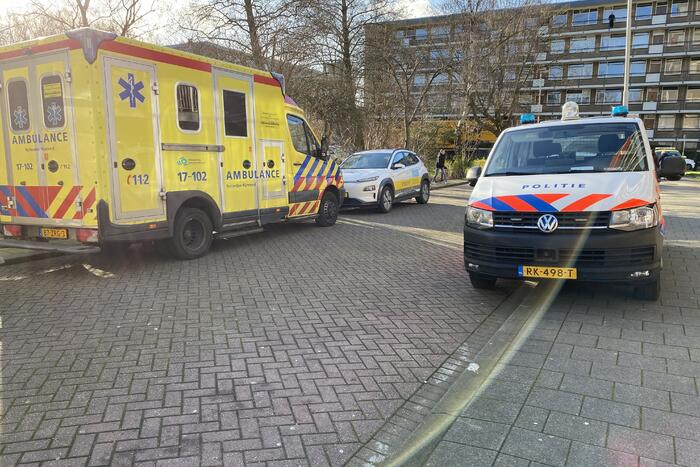 Brand bij werkzaamheden op dak van flat