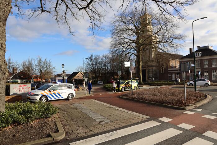 Fietser gewond bij ongeval op rotonde