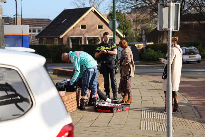 Fietser gewond bij ongeval op rotonde