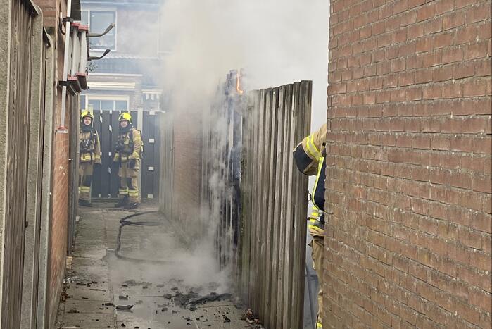 Schutting flink beschadigd door brand