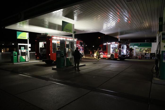 Brandweer doet onderzoek bij Carwash BP-tankstation