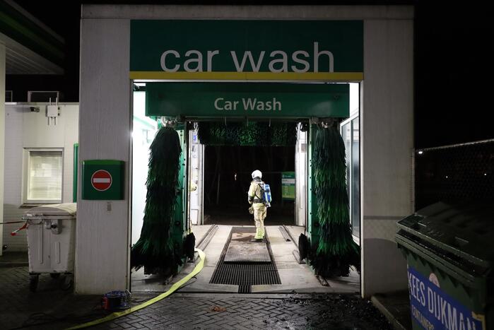 Brandweer doet onderzoek bij Carwash BP-tankstation